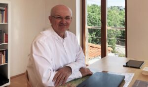 „Távolabbra láthattam, de csak azért, mert óriások vállán álltam” (Isaac Newton) – Interjú Boros Jánossal