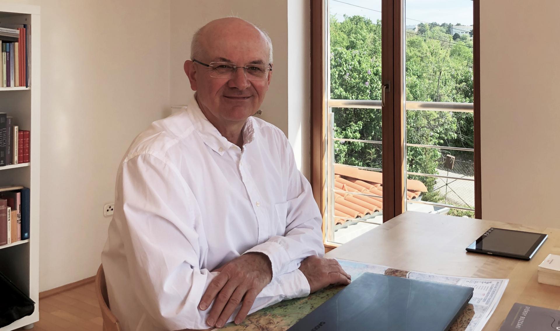 „Távolabbra láthattam, de csak azért, mert óriások vállán álltam” (Isaac Newton) – Interjú Boros Jánossal