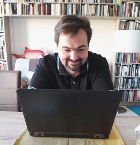 „Emberként hajlamosak vagyunk megfeledkezni saját esendőségünkről” – Interjú Falusi Mártonnal