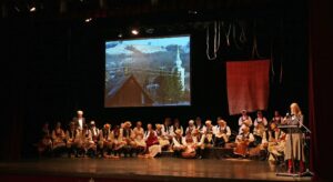 Fehér Anikó megbízott kutató vezette az MMA Jótékonysági koncertjét Jobbágytelki szalmafonó céhben címmel