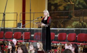 Fehér Anikó megbízott kutató vezette a Kodály Zoltán VII. Magyar Kórusverseny hangversenyeit, nyitó gáláját, valamint a díjátadót.