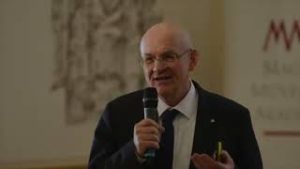 Boros János: Befejezhetetlen múlt és befejezhetetlen jelen