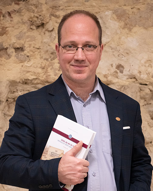 az MMA MMKI állandó kutatója